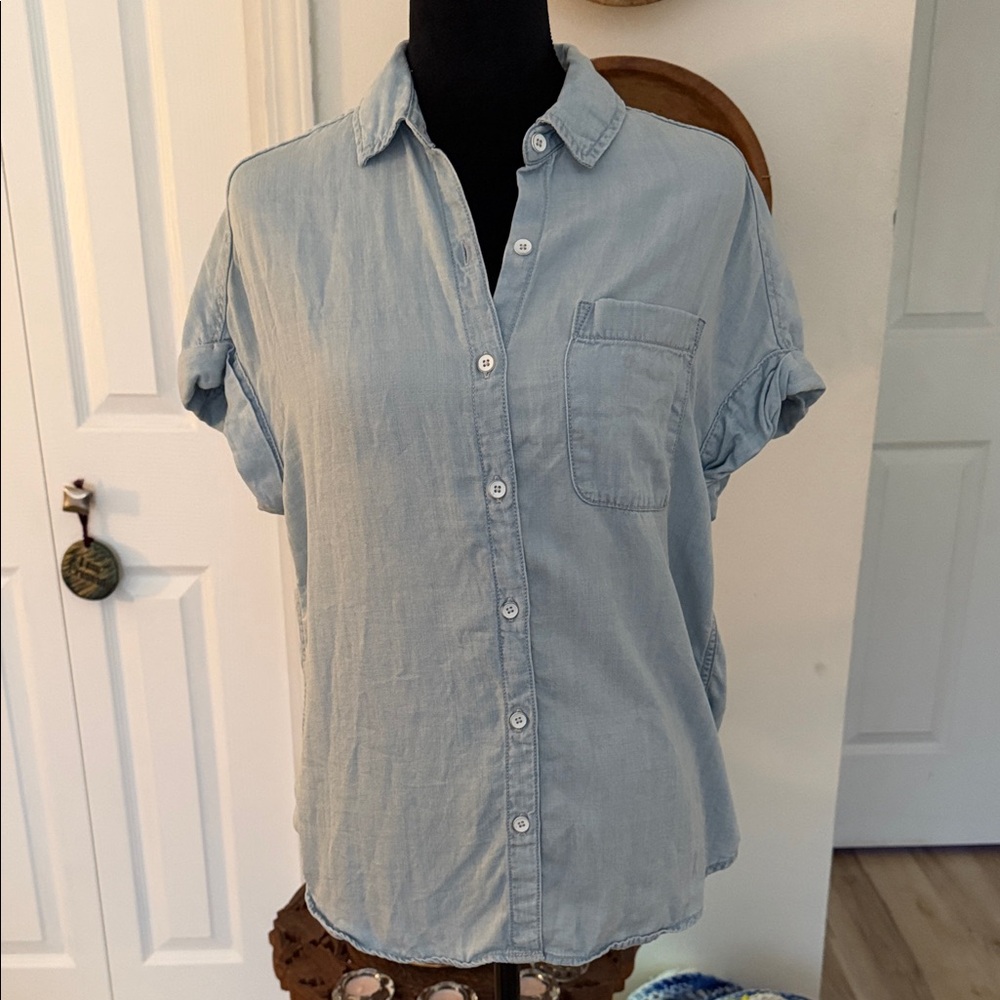 Women's Chambray Button-Down Shirt with Chest Pocket